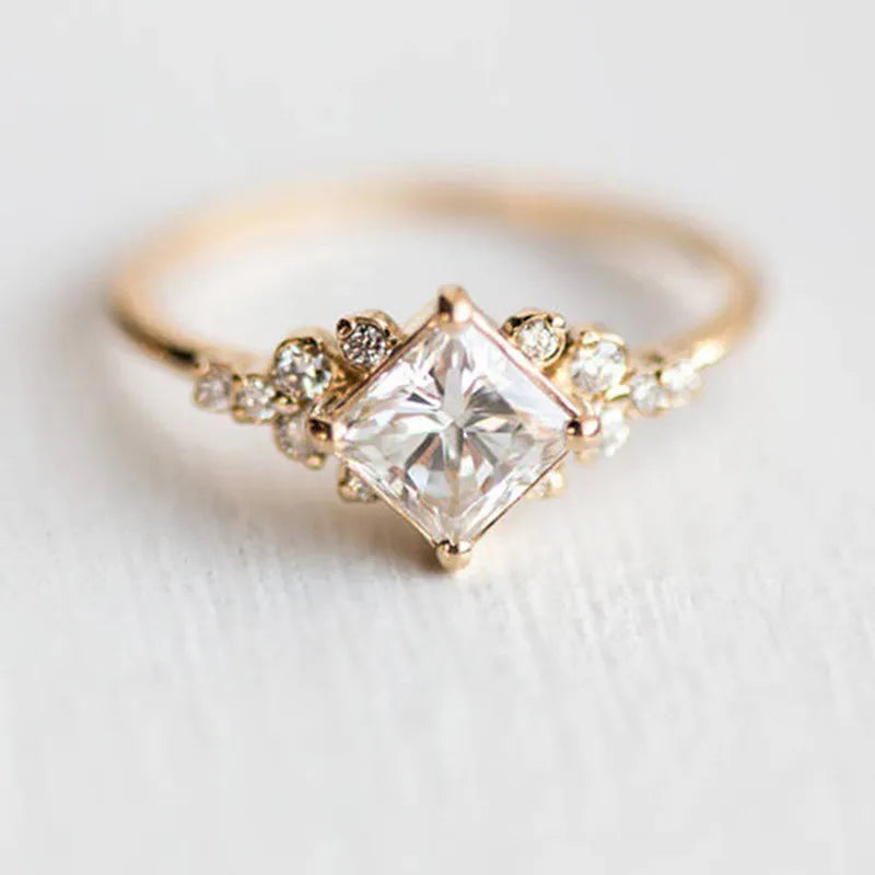 Aveline™ - ELEGANT RING WITH DELICATE DESIGN