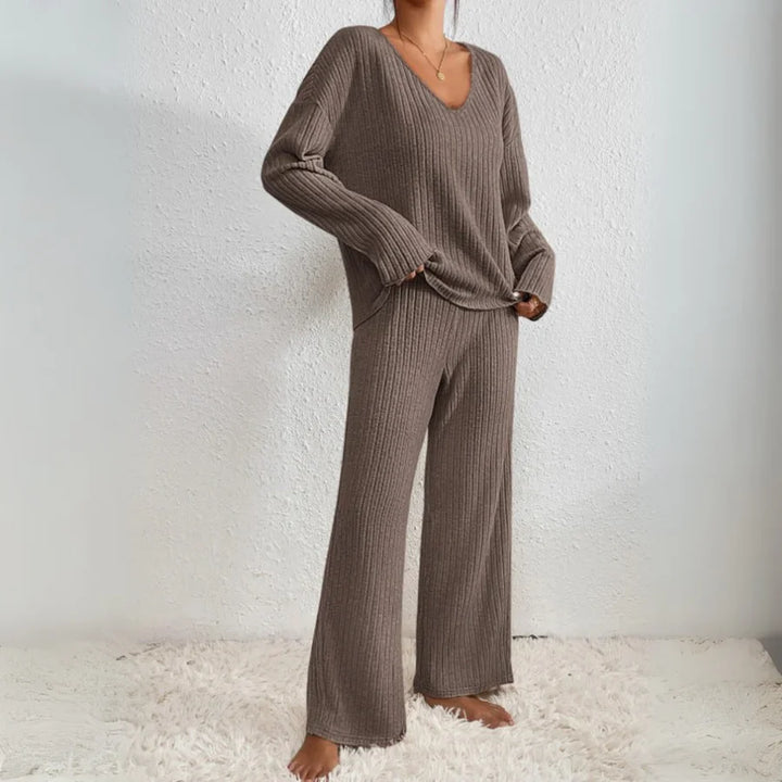 Aven™ - TWO-PIECE SET WITH SIMPLE TROUSERS AND V NECK TOP
