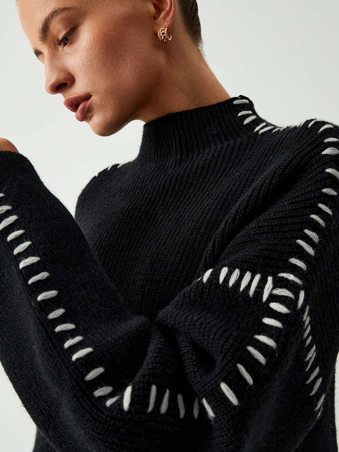 Chloe™ - OVERSIZED MOCK NECK SWEATER WITH A RELAXED FIT