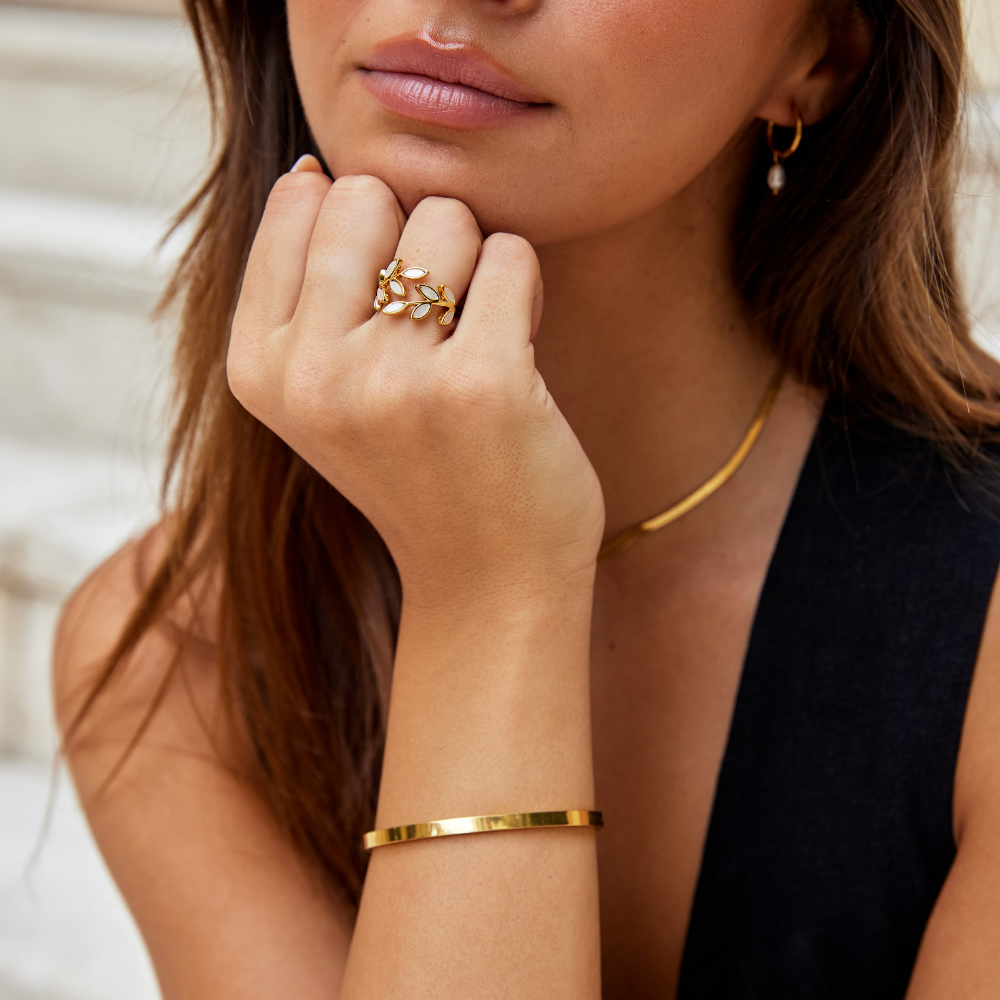 Lucienne™ - ELEGANT STATEMENT RING WITH A TIMELESS DESIGN