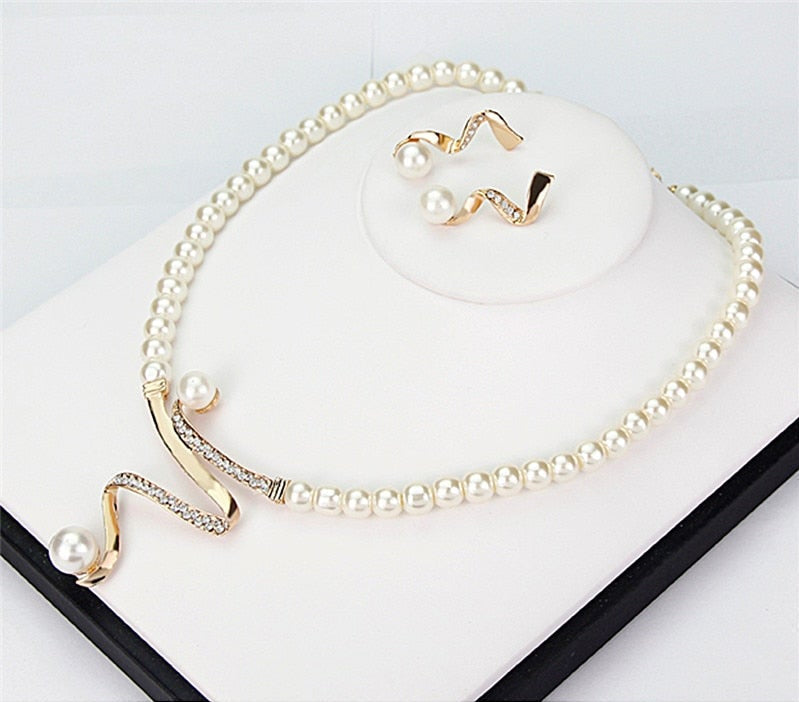Kaelira™ – ELEGANT PEARL NECKLACE SET