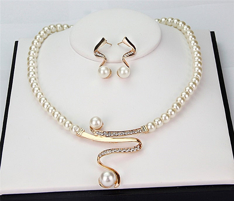 Kaelira™ – ELEGANT PEARL NECKLACE SET