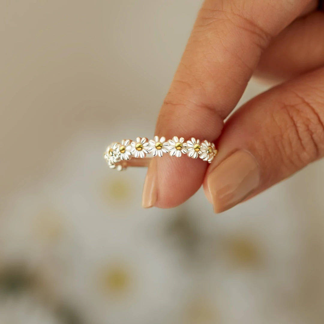 Amorette™ - LUXURIOUS FLORAL RING DESIGN