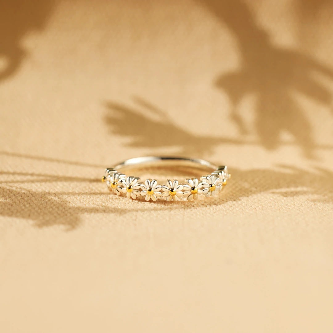 Amorette™ - LUXURIOUS FLORAL RING DESIGN