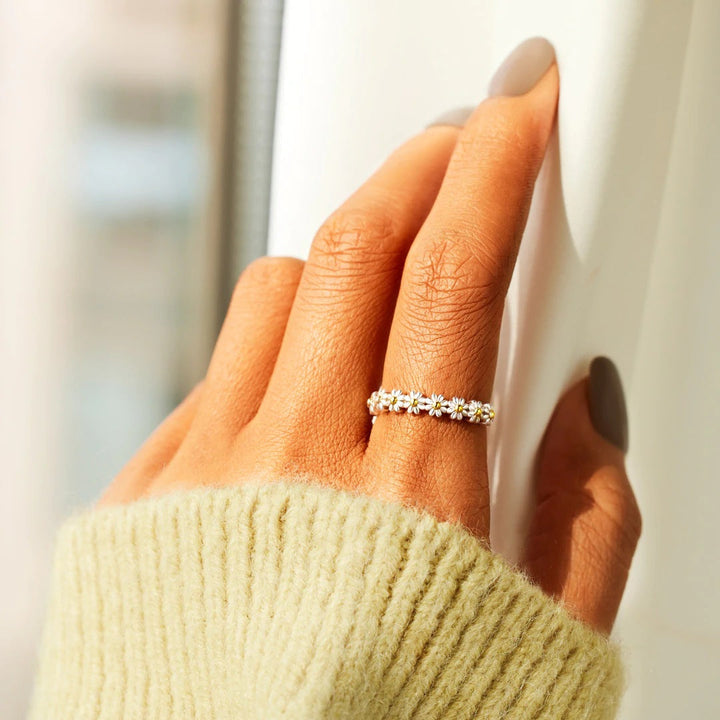 Amorette™ - LUXURIOUS FLORAL RING DESIGN
