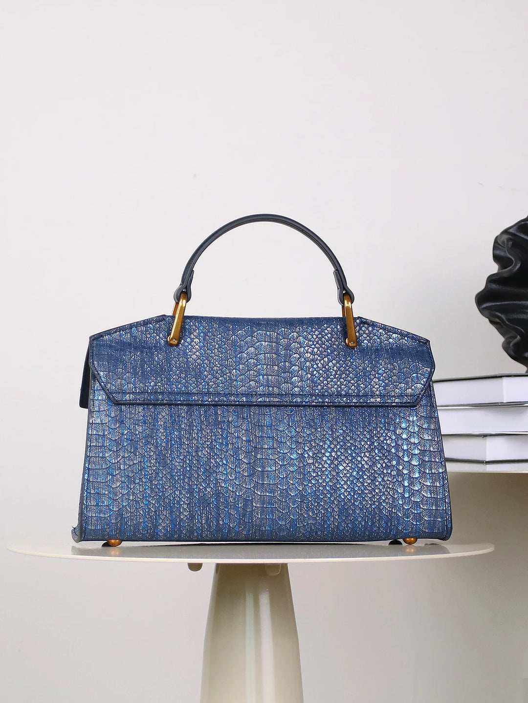 EMBOSSED™ - CHIC TEXTURED HANDBAG