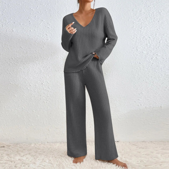 Aven™ - TWO-PIECE SET WITH SIMPLE TROUSERS AND V NECK TOP