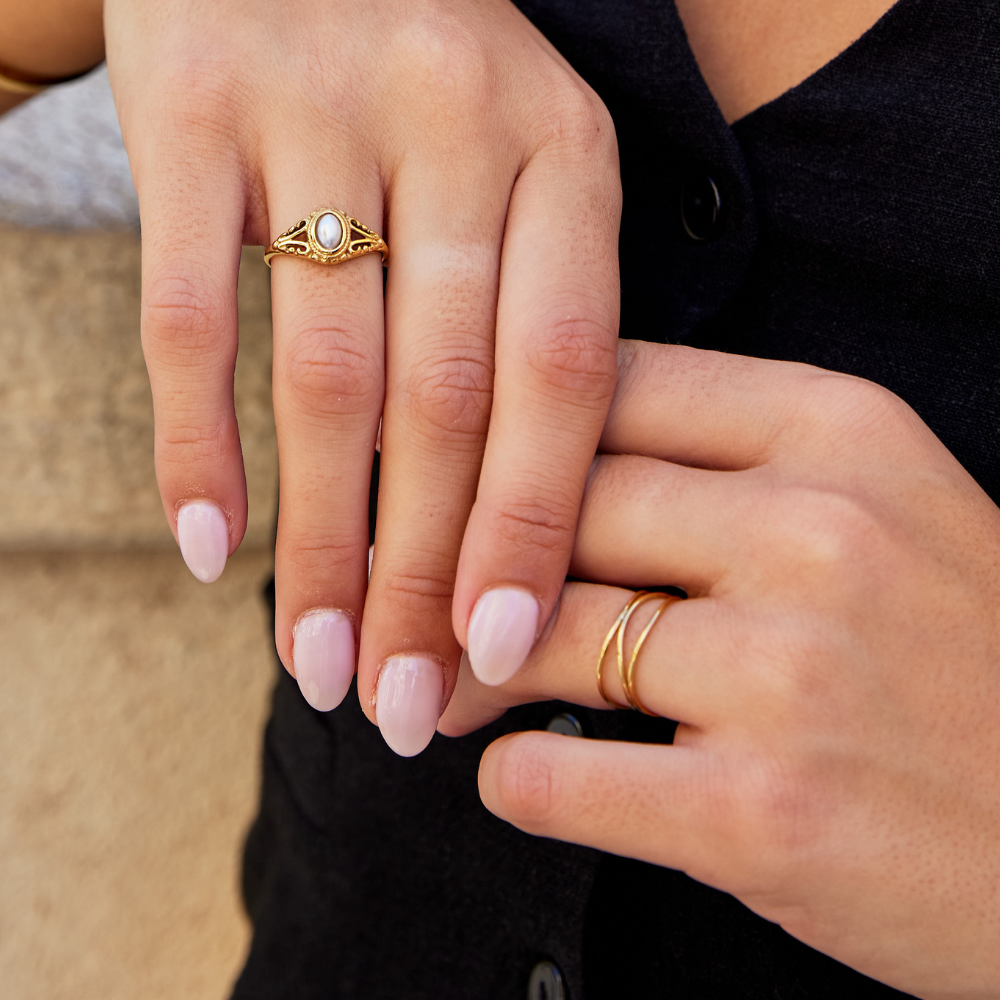 Amélie™ - ELEGANT INFINITY LOOP WITH GOLD ACCENT