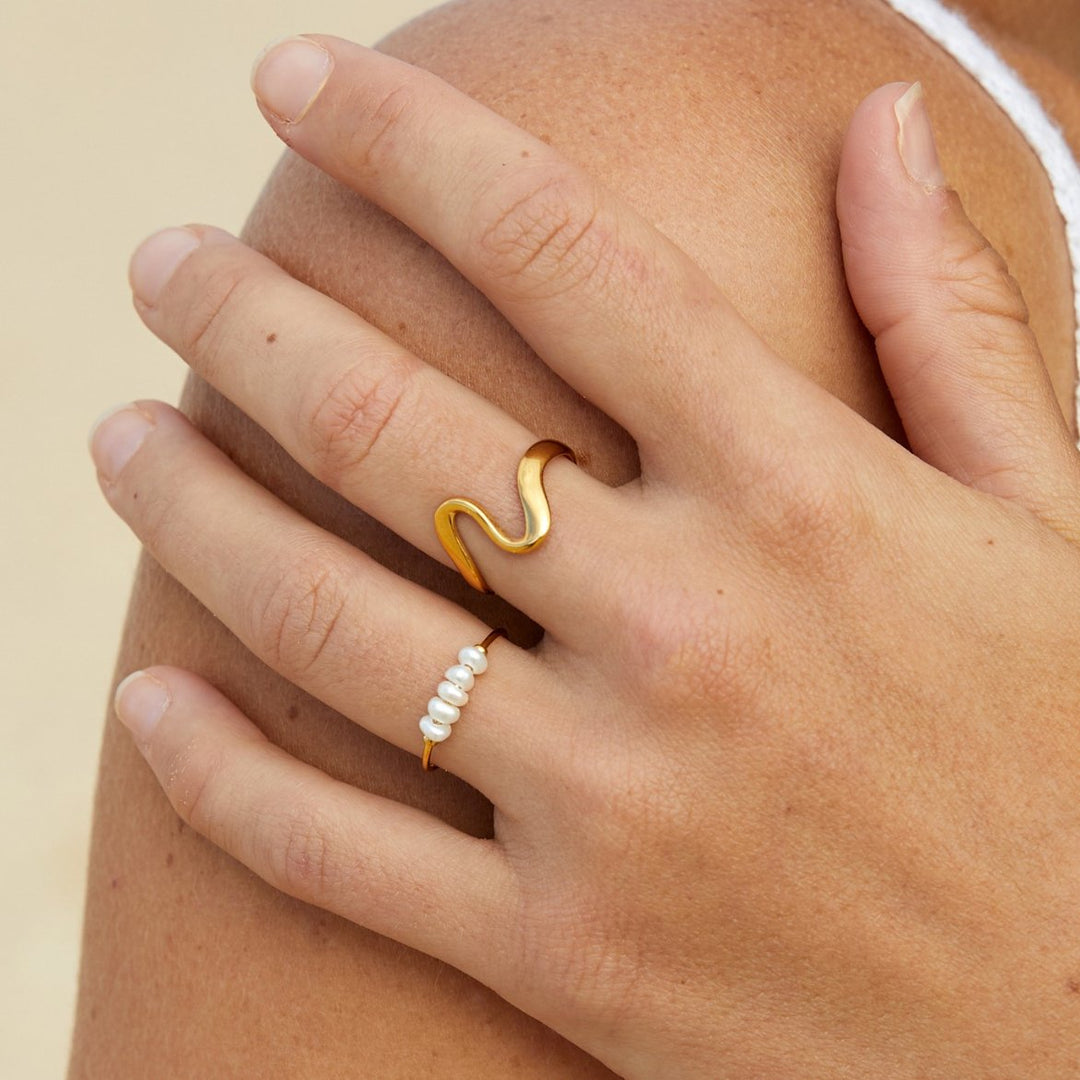 Violette™ - ELEGANT PEARL RING WITH A TIMELESS DESIGN