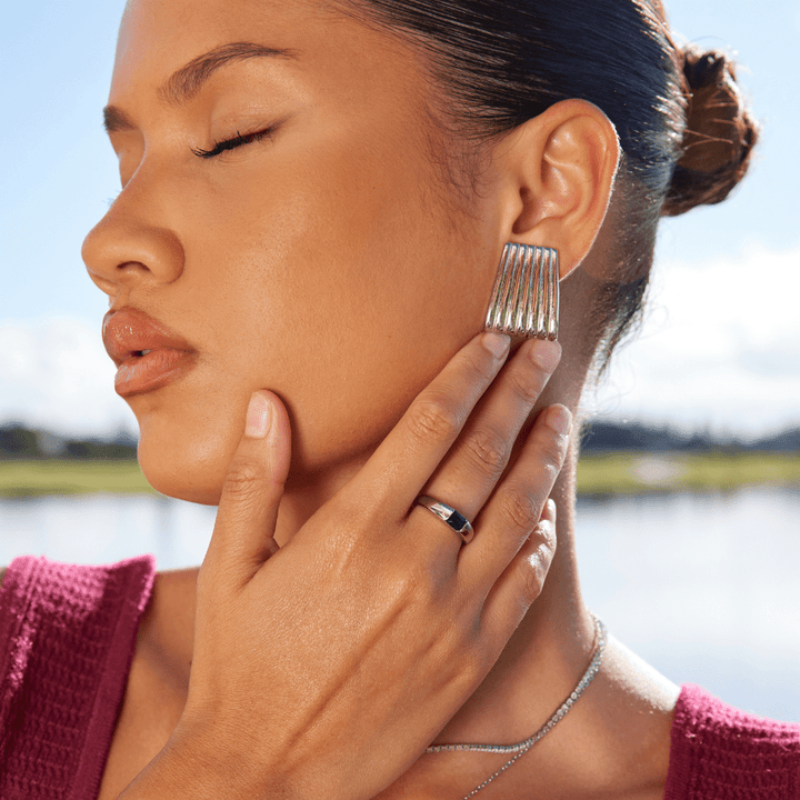 Brielle™ - ELEGANT RING WITH EMBER AND EMERALD ACCENTS