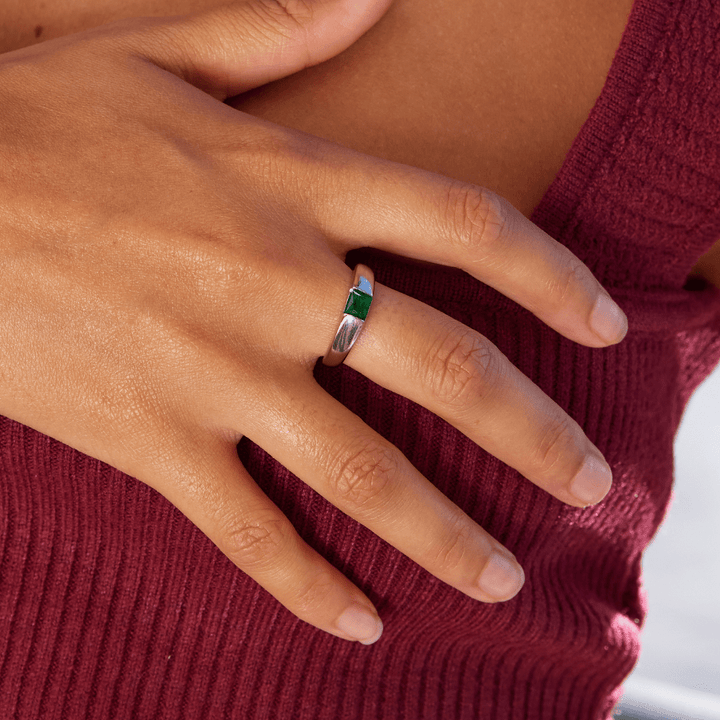 Brielle™ - ELEGANT RING WITH EMBER AND EMERALD ACCENTS