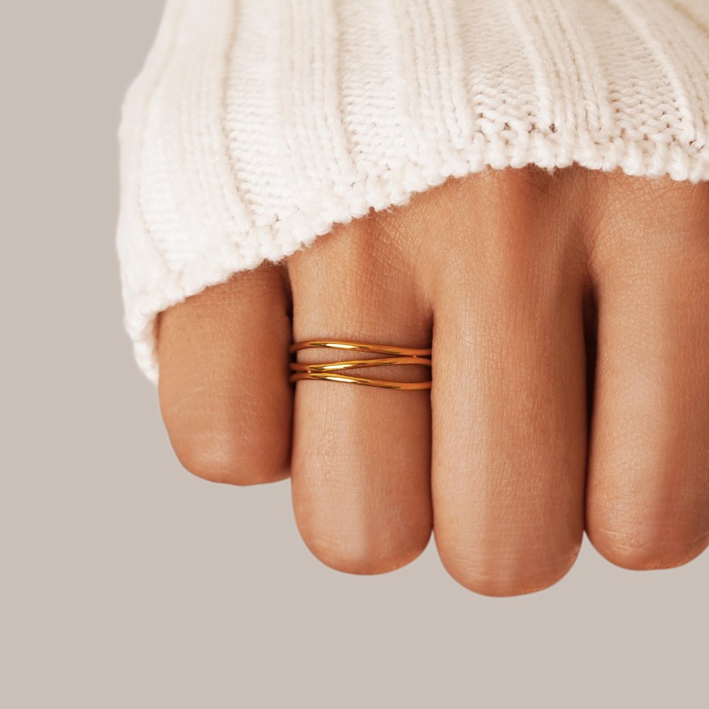 Amélie™ - ELEGANT INFINITY LOOP WITH GOLD ACCENT