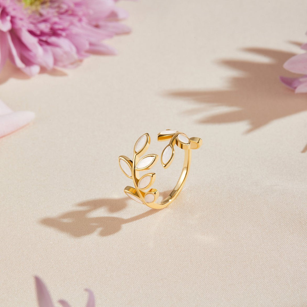 Lucienne™ - ELEGANT STATEMENT RING WITH A TIMELESS DESIGN