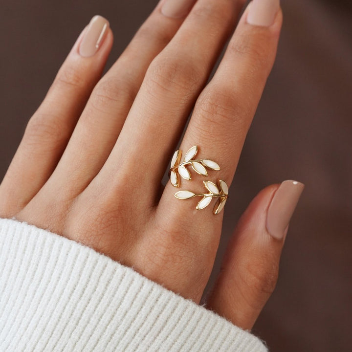 Lucienne™ - ELEGANT STATEMENT RING WITH A TIMELESS DESIGN
