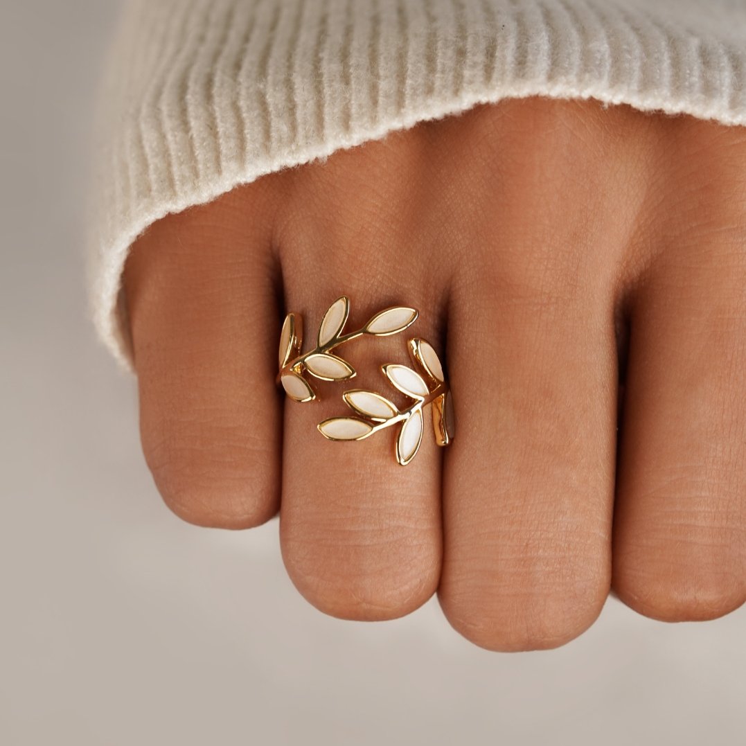 Lucienne™ - ELEGANT STATEMENT RING WITH A TIMELESS DESIGN