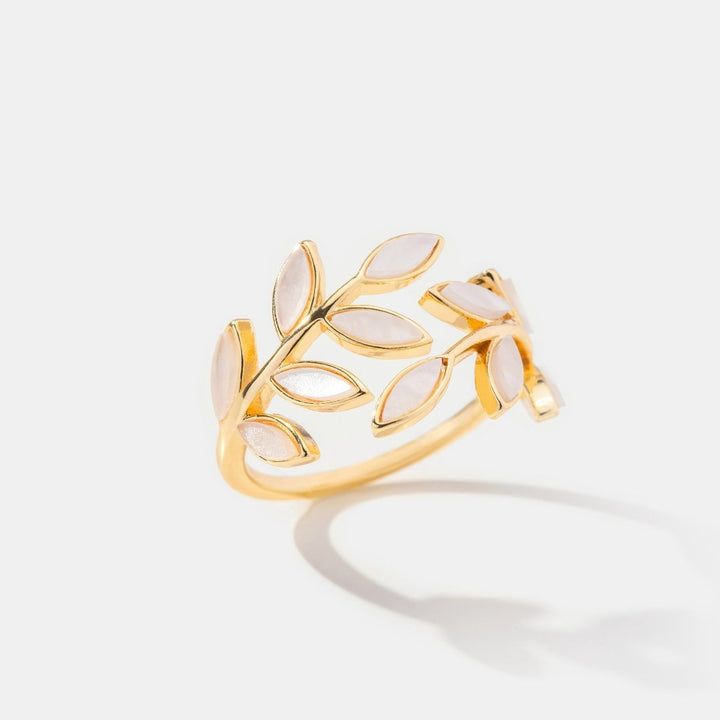 Lucienne™ - ELEGANT STATEMENT RING WITH A TIMELESS DESIGN