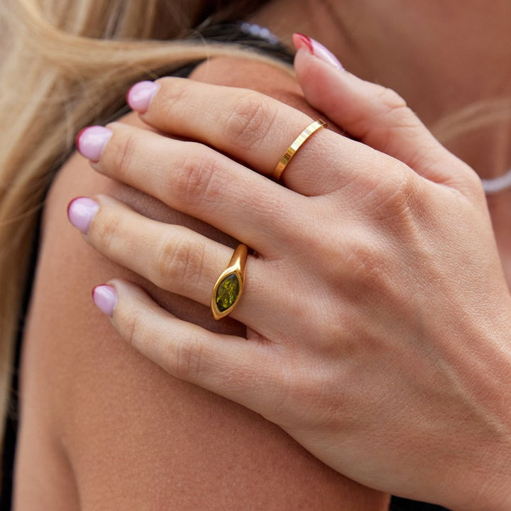 Colette™ - ELEGANT CRYSTAL RING WITH GREEN ACCENT