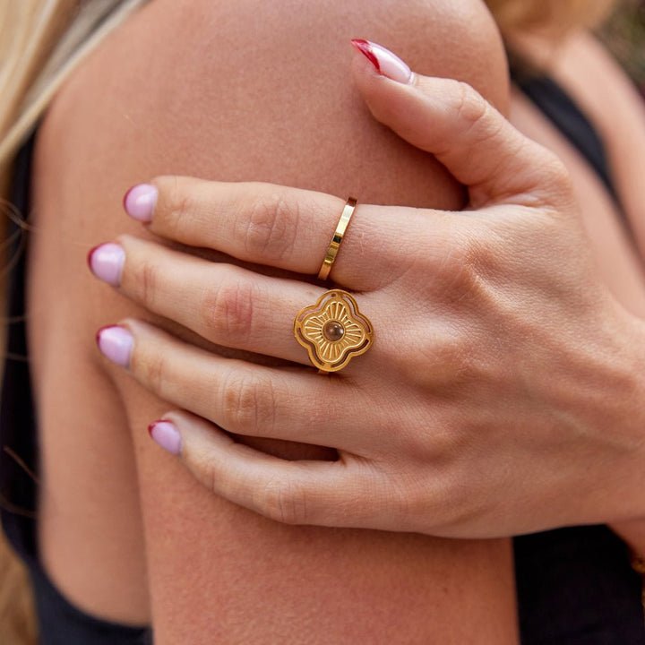 Anneliese™ - ELEGANT LUCKY FLOWER RING WITH TIGER'S EYE DETAIL