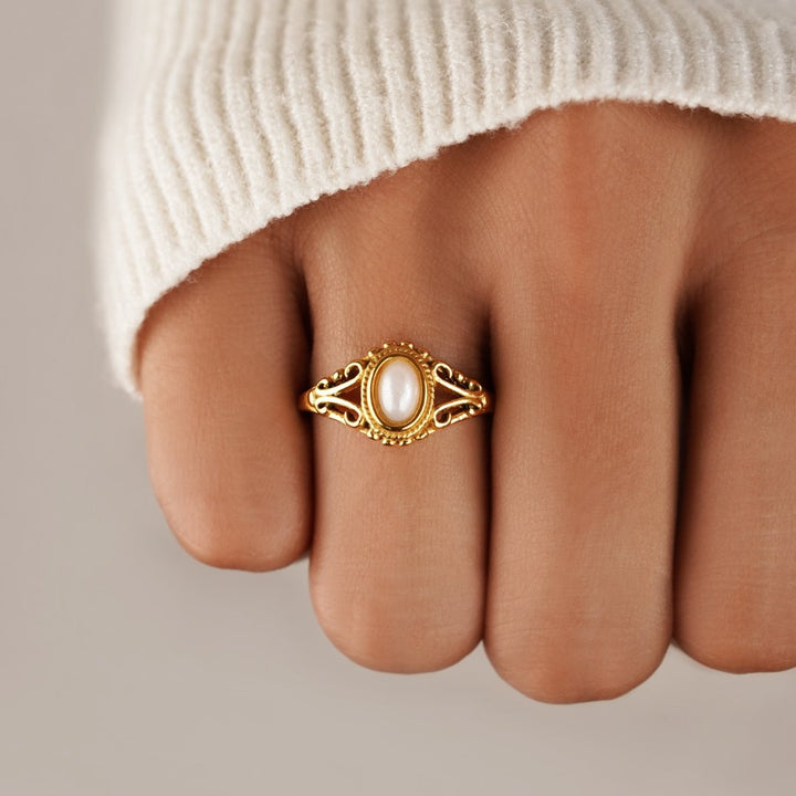 Alouette™ - VINTAGE ROYAL PEARL RING WITH ELEGANT DESIGN